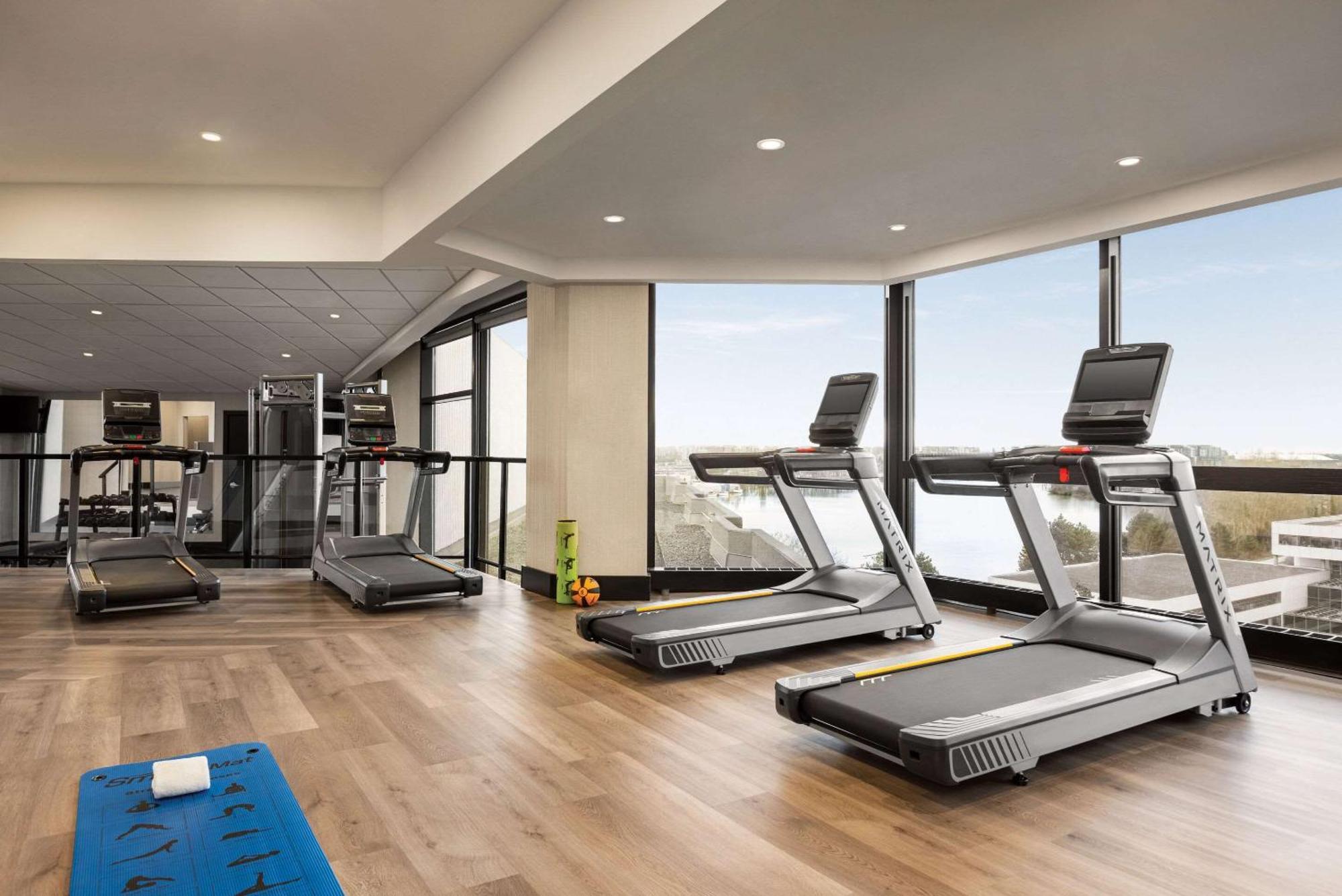 Radisson Blu Vancouver Airport & Marina 4*