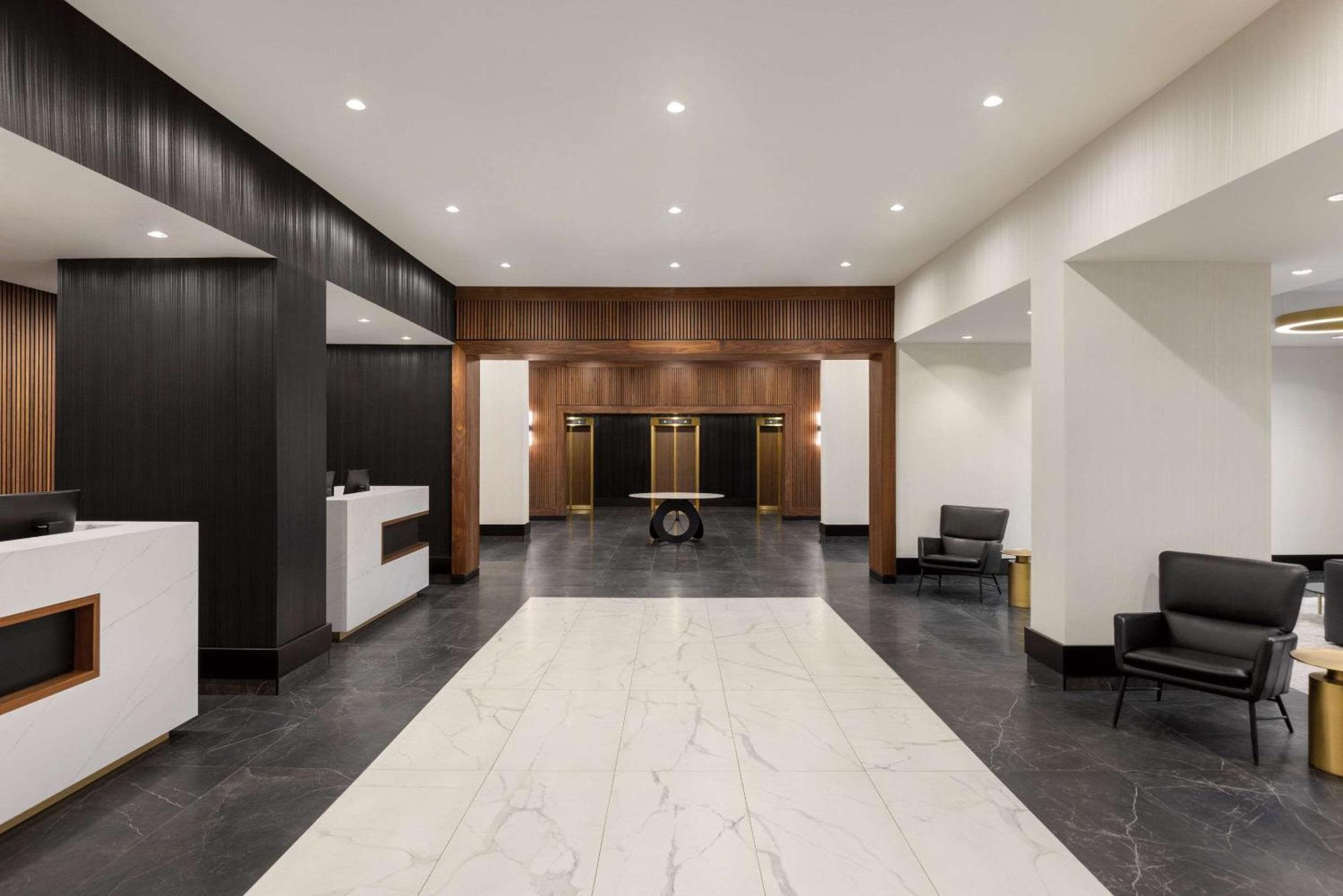 Radisson Blu Vancouver Airport & Marina Hotel