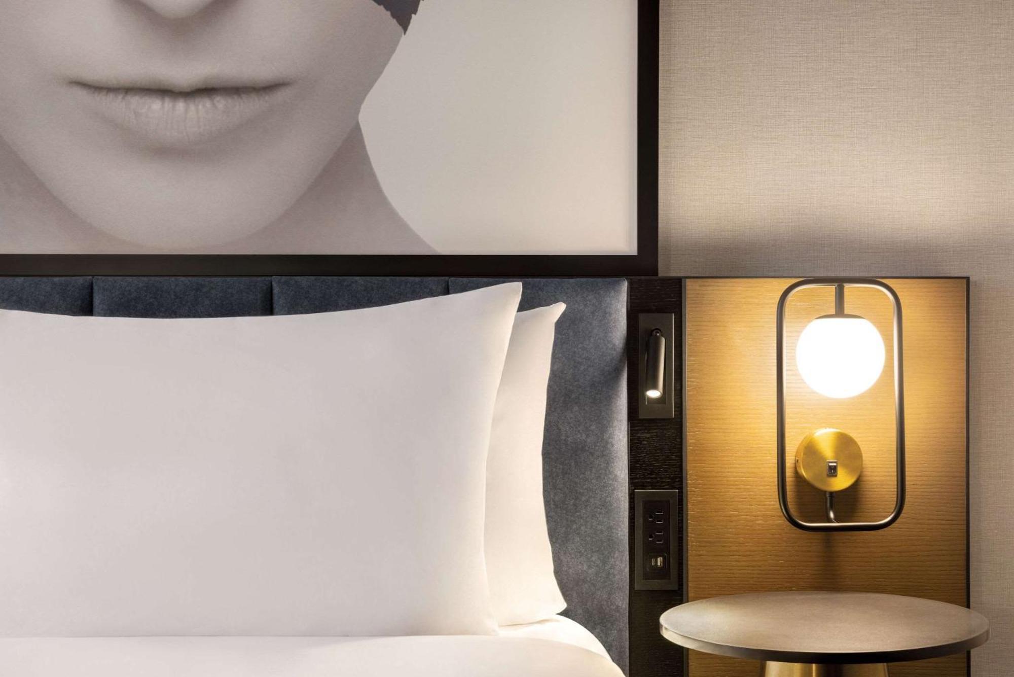 Radisson Blu Vancouver Airport & Marina 4*